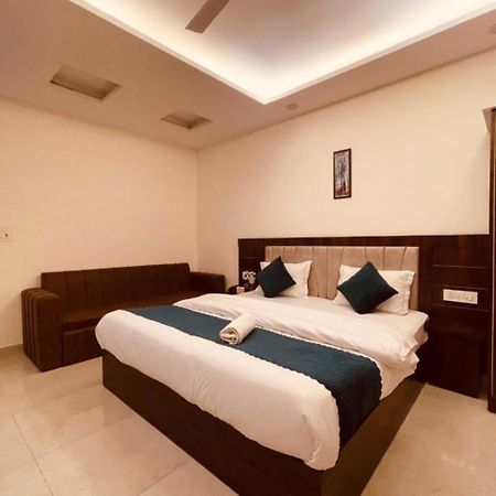 Hotel Rudra Residency Near Railway Station ماثورا المظهر الخارجي الصورة