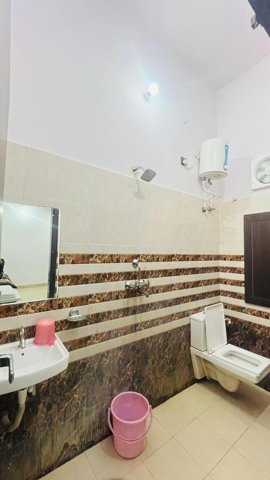 Hotel Rudra Residency Near Railway Station ماثورا المظهر الخارجي الصورة