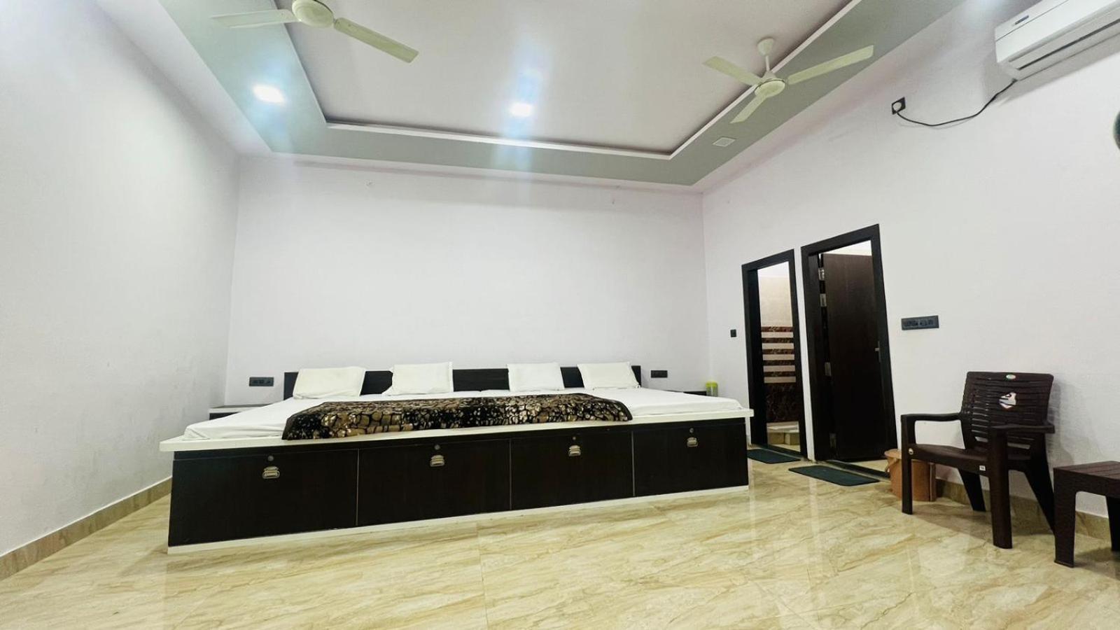 Hotel Rudra Residency Near Railway Station ماثورا المظهر الخارجي الصورة