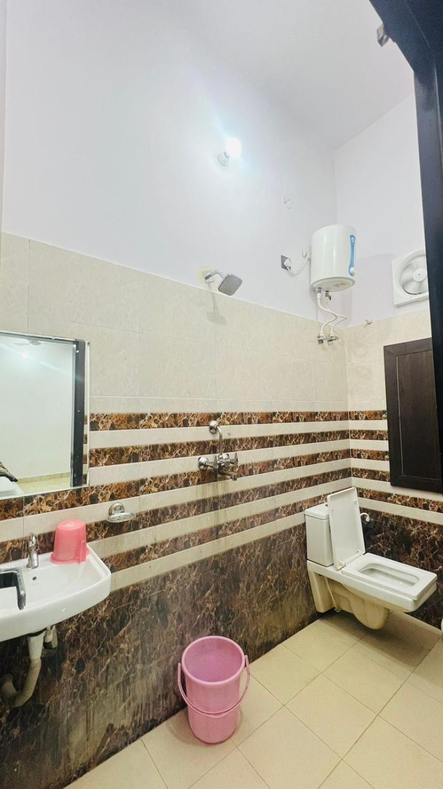 Hotel Rudra Residency Near Railway Station ماثورا المظهر الخارجي الصورة