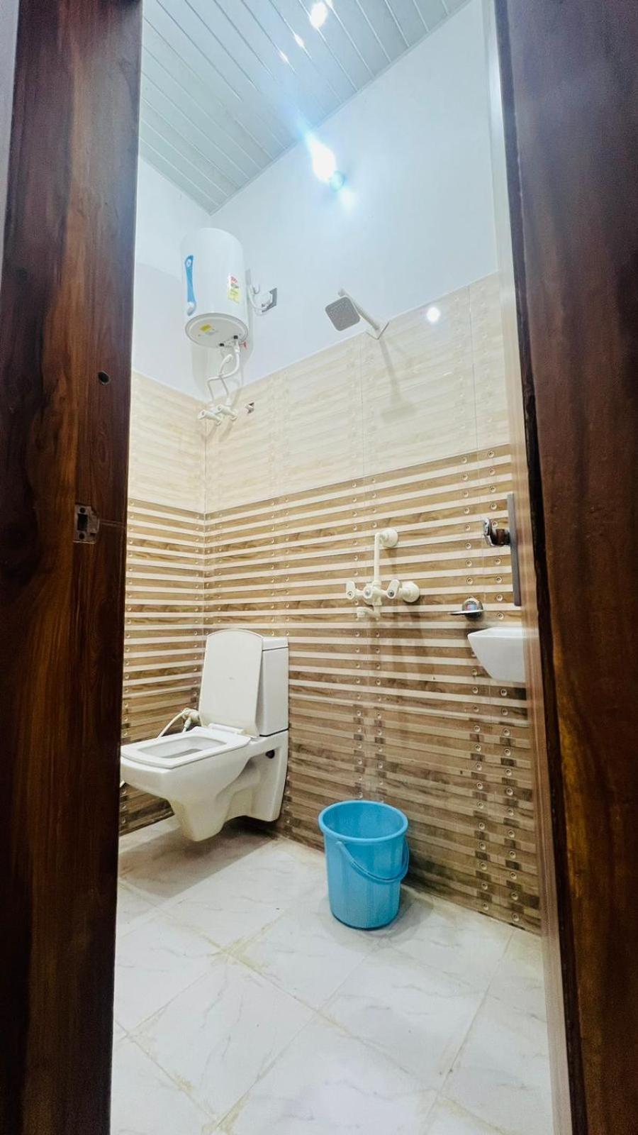 Hotel Rudra Residency Near Railway Station ماثورا المظهر الخارجي الصورة