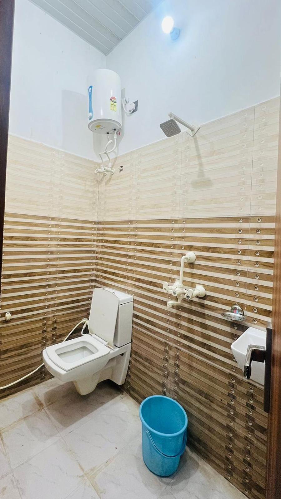 Hotel Rudra Residency Near Railway Station ماثورا المظهر الخارجي الصورة