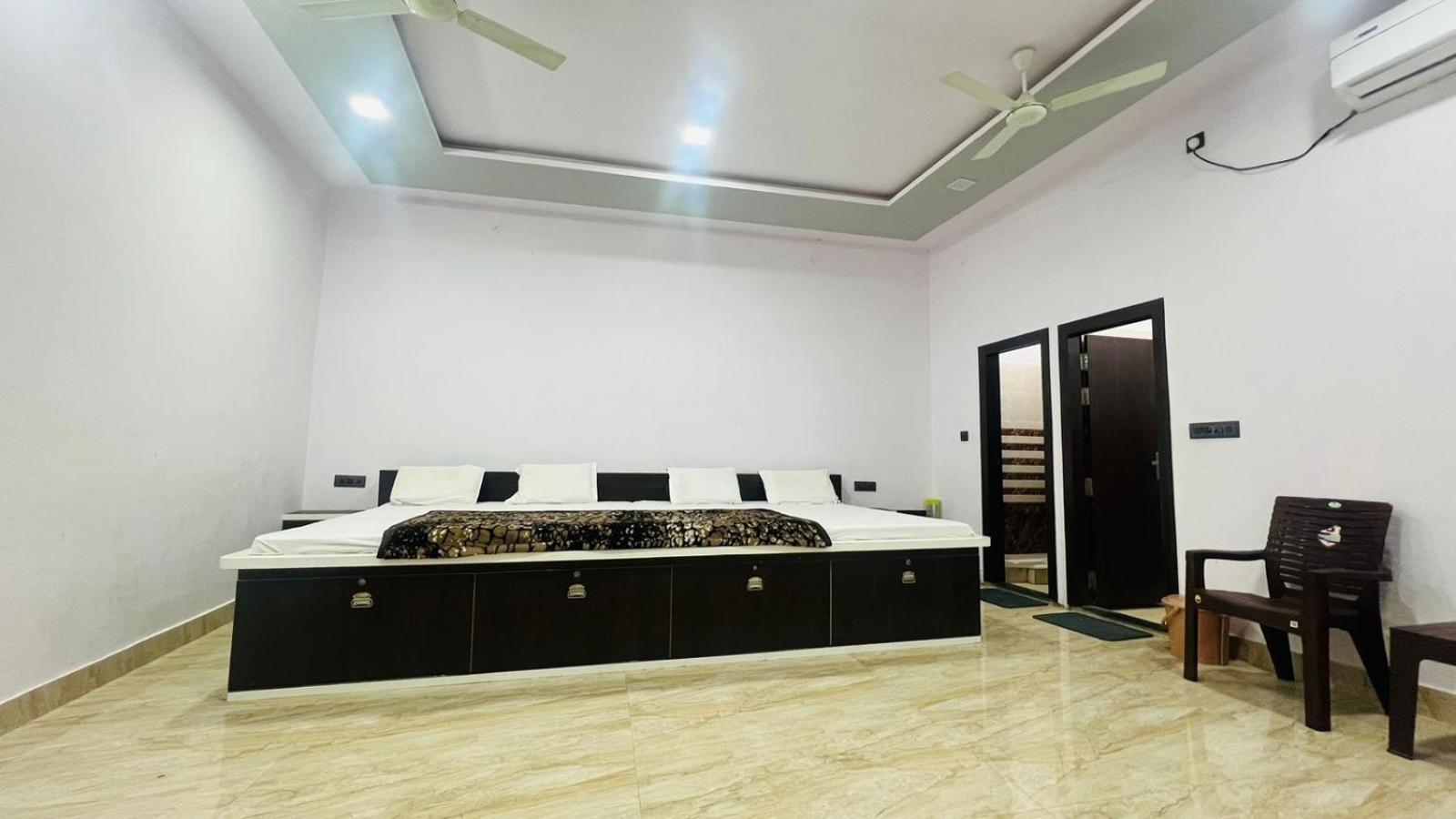 Hotel Rudra Residency Near Railway Station ماثورا المظهر الخارجي الصورة