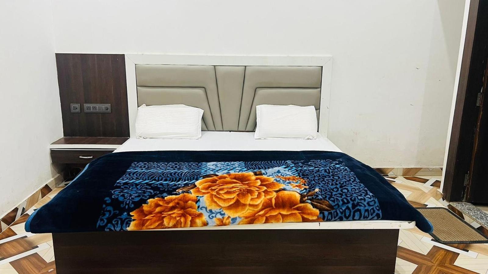 Hotel Rudra Residency Near Railway Station ماثورا المظهر الخارجي الصورة