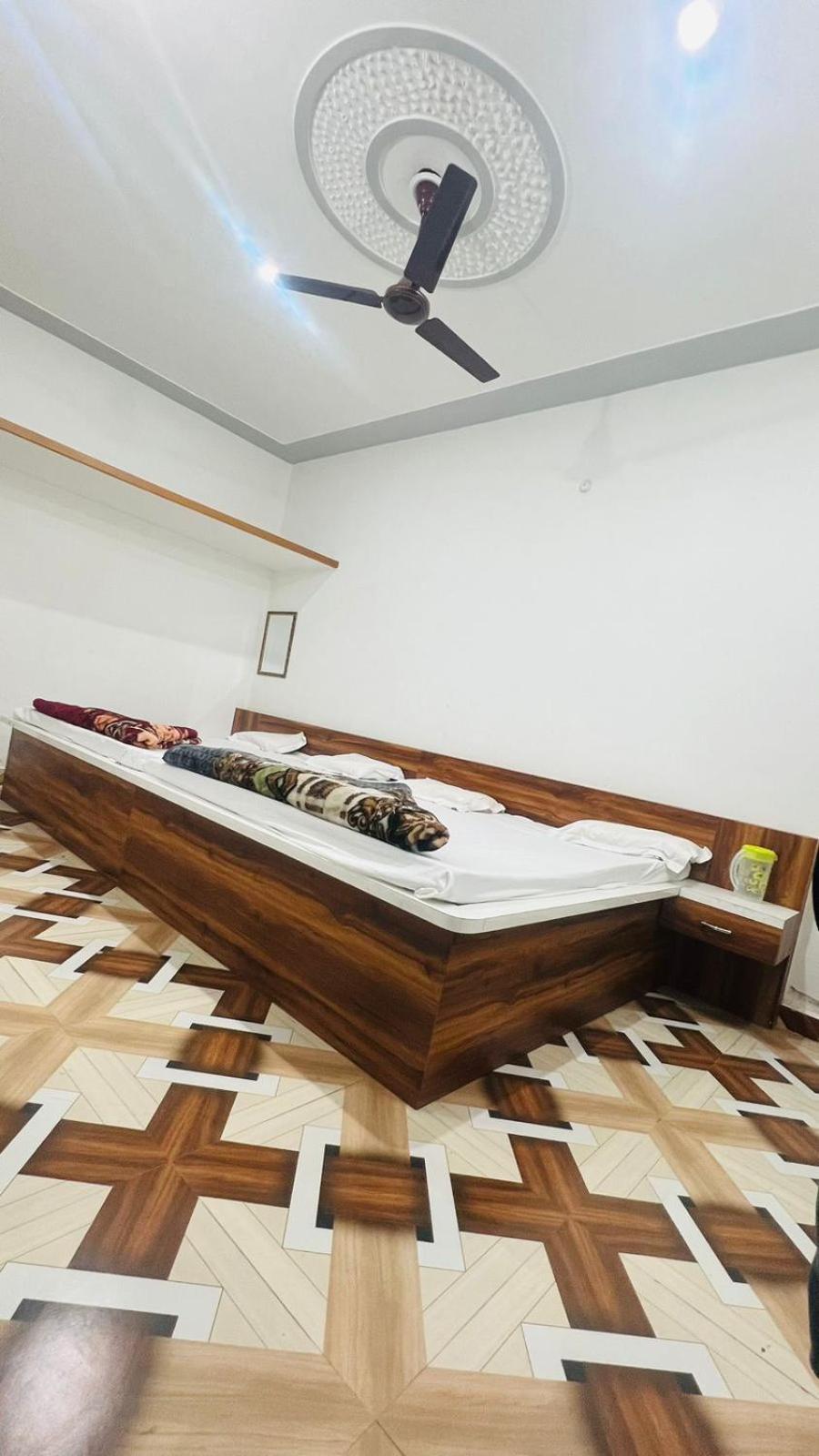 Hotel Rudra Residency Near Railway Station ماثورا المظهر الخارجي الصورة