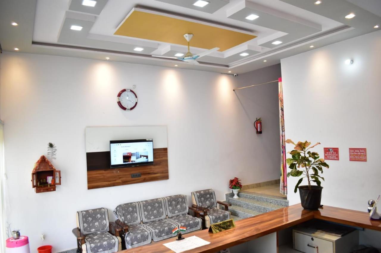 Hotel Rudra Residency Near Railway Station ماثورا المظهر الخارجي الصورة